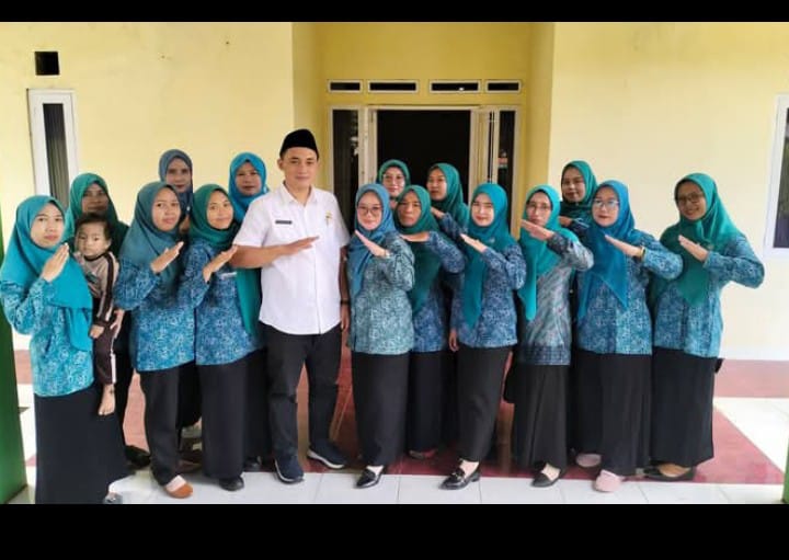 Sinergi Baru, Semangat Baru: Pengenalan Kepala Desa dan Ketua TP PKK Desa Cimahpar Resmi Digelar